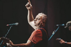 Потерянные гитары вернулись к участникам группы «Чайф»