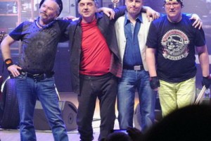 Музыкантам «Чайфа» вернули потерянные гитары