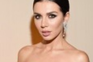 Анна Седокова продала крестик, чтобы оплатить ипотеку