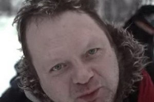 «Бахыт-компот» снял зимний клип про айфоны и женщин