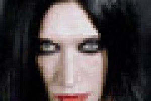 Линда показала свои «Трещины»