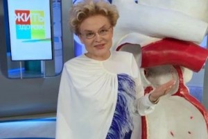 Елена Малышева удивила зрителей появлением в эфире с макетом собственной головы в руках
