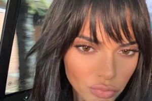 Модель Кендалл Дженнер спит со змеей