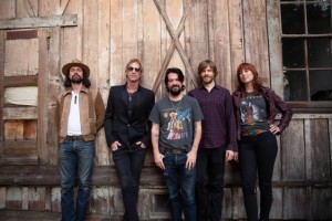 Басист GUNS N’ ROSES выпустит сольный альбом 'Tenderness' в мае!!!!!!!!!!!!!!!!!!!!!!!!!