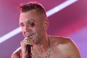 Продюсер Андрей Разин пообещал 5 млн рублей тому, кто изобьет Шнурова