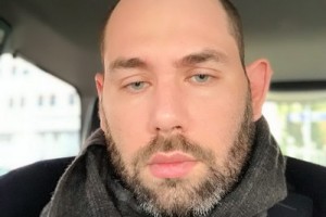 Семен Слепаков сочинил песню про уши
