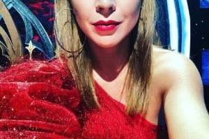 НАТАЛЬЯ ПОДОЛЬСКАЯ ВЫГЛЯДИТ, КАК СТУДЕНТКА