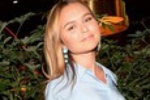 Стефания Маликова стала торговать фруктами