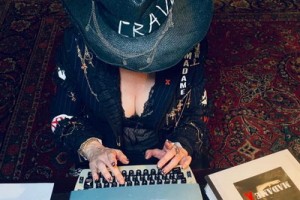 Мадонна освоила голубиную почту в клипе «Crave»