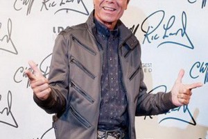 Клифф Ричард эмигрировал в Америку