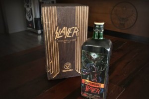 JÄGERMEISTER ВЫПУСТИЛИ БУТЫЛКУ-ПОСВЯЩЕНИЕ SLAYER