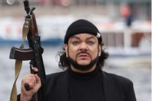 Филиппу Киркорову пришлось взять в руки автомат