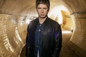 Ноэль Гэллахер спел о великолепной розе