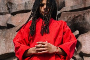 Major Lazer и Скип Марли сняли в джунглях клип про культ лазеризма