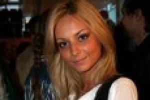 Дарья Сагалова показала фигуру в бикини после третьих родов