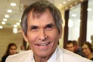 Упал с коляски и плюнул в Малахова: Алибасов на шоу «Привет, Андрей!»
