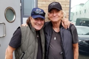 Вокалист AC/DC работает над новым материалом вместе с гитаристом EAGLES!!!!!!!!!!!!!!!!!!!!!!!
