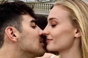 Софи Тернер и Джо Джонас повторили свадьбу во Франции