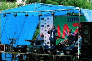 «Jazz тихой заводи» перенес зрителей в Америку Рэя Чарльза и СССР 60-70-х годов