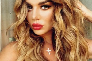 Анна Седокова дала мастер-класс по увеличению губ