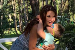 Эвелина Бледанс поймала ядовитую рыбу в Черном море