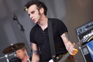 Сын басиста THE CURE заменил отца на фестивале в Японии!!!!!!!!!!!!!!!!!