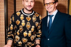 Сергею Лазареву подарили меч, названный в честь его хита