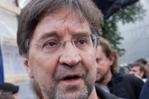 Юрий Шевчук не сможет приехать на юбилей «Китайского летчика» из-за смерти матери
