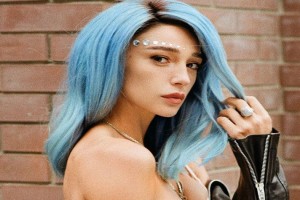 «А для вас я никто»: Настя Ивлеева станцевала под «Бутырку»