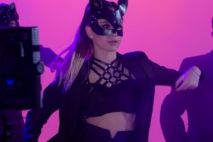 Alexandra превратилась из девочки-скромницы в «Дикую кошку»