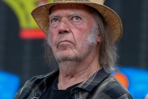 Нил Янг выпустил первый альбом с Crazy Horse за семь лет