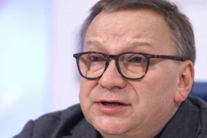 Домой к Игорю Угольникову прибыла полиция