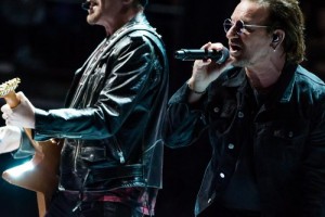 U2 записали индийскую песню
