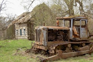 А в окнах не горит уж свет