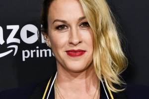 Аланис Мориссетт выпустила первый сингл с нового альбома