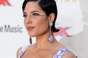 Холзи показала сразу два новых сингла