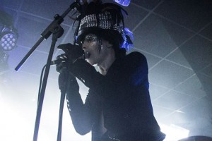 Вокалист IAMX возвращается в Россию с акустическим альбомом