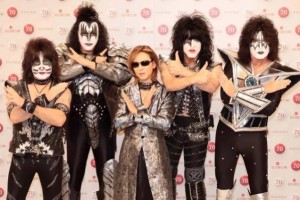 KISS и Есики совместно выступят в японском новогоднем телешоу!!!!!!!!!!!!!!!!!!!!!!