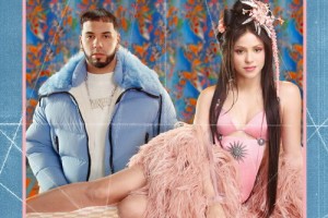 Шакира и Anuel AA спели «Me Gusta»