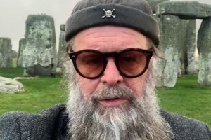 «Аквариум» снял клип про отношения волков и бабушек