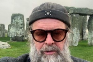 «Аквариум» снял клип про отношения волков и бабушек
