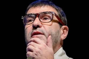 Евгений Гришковец показал новый состав «Бигудей» и старшую дочь