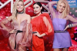 «Фабрика» спела «Мама молодая» с украинским припевом