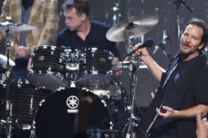 Pearl Jam сыграли музыку на фоне природы
