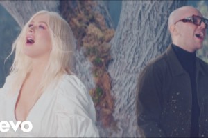 Премьера клипа Кристины Агилеры и дуэта A Great Big World «Fall on Me»
