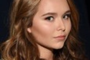 Роскошная жизнь и травля из-за внешности: феномен популярности Стеши Маликовой