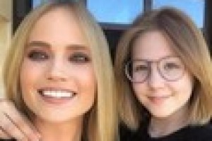 Дочь Глюк’оZы побрилась почти налысо и покрасила оставшиеся волосы в фиолетовый