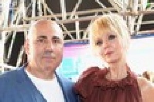 Иосиф Пригожин в образе Киркорова и Валерия в провокационном мини