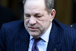 Харви Вайнштейн признан виновным и арестован