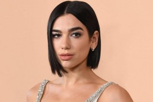 Dua Lipa показала режиссёрскую версию клипа "Physical"